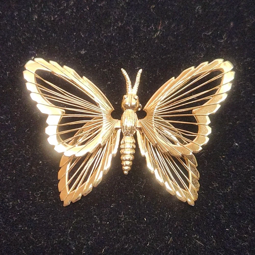 Vintage Gold Tone 3D monet Layered Butterfly Brooch Pin Openwork Filigree Design